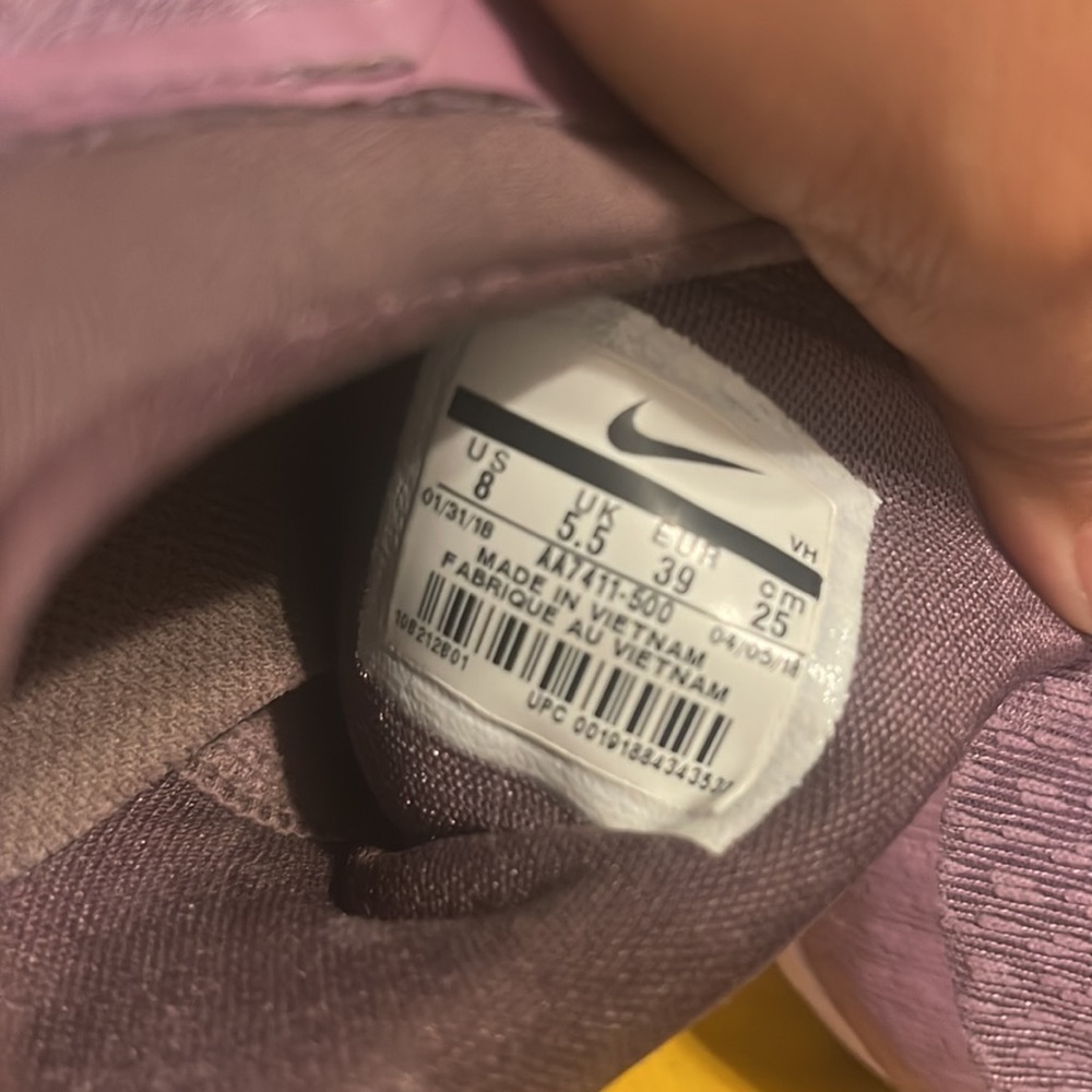 Nike shoes - Picture 4 of 4